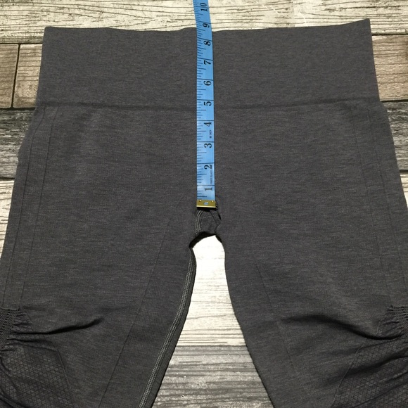 Lululemon Crop Leggings Women’s 10 (Inseam 16) Gray Ruffled Side Stretch. - Picture 4 of 9